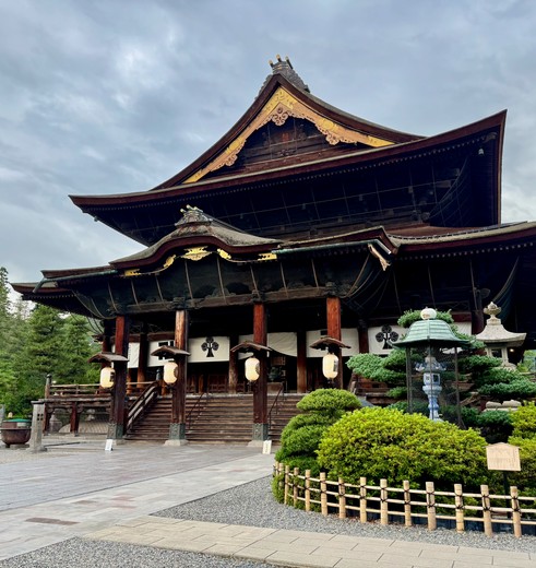 Bij de Zenko-Ji Tempel in Nagano